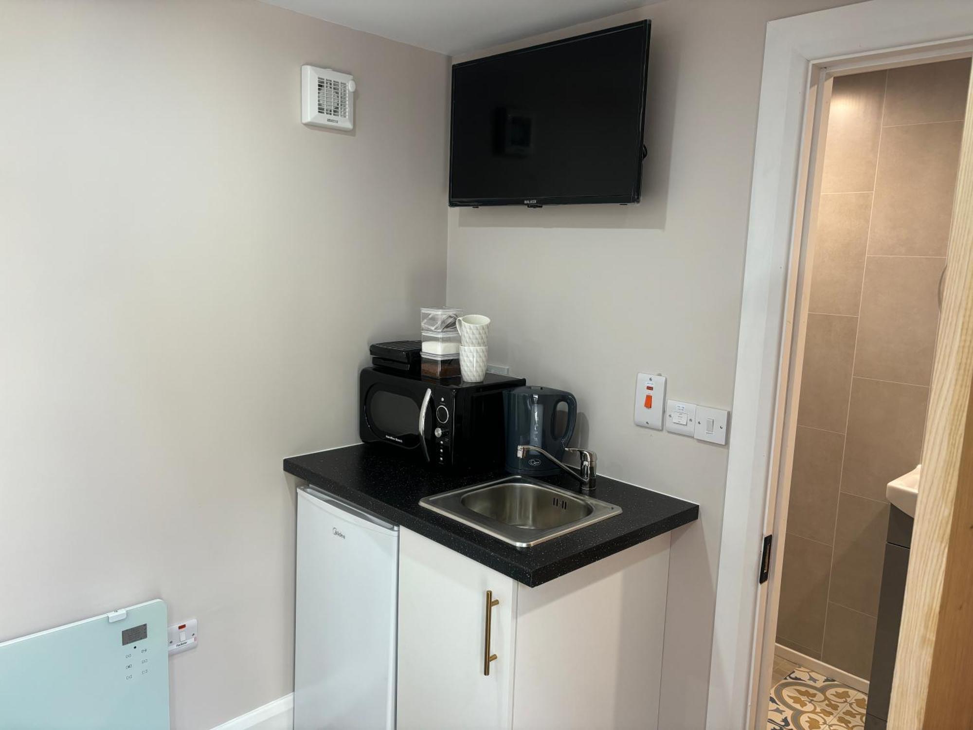 Private Detached Small Bedroom And Bathroom Only- This Is Not An Apartment Butlersbridge Εξωτερικό φωτογραφία
