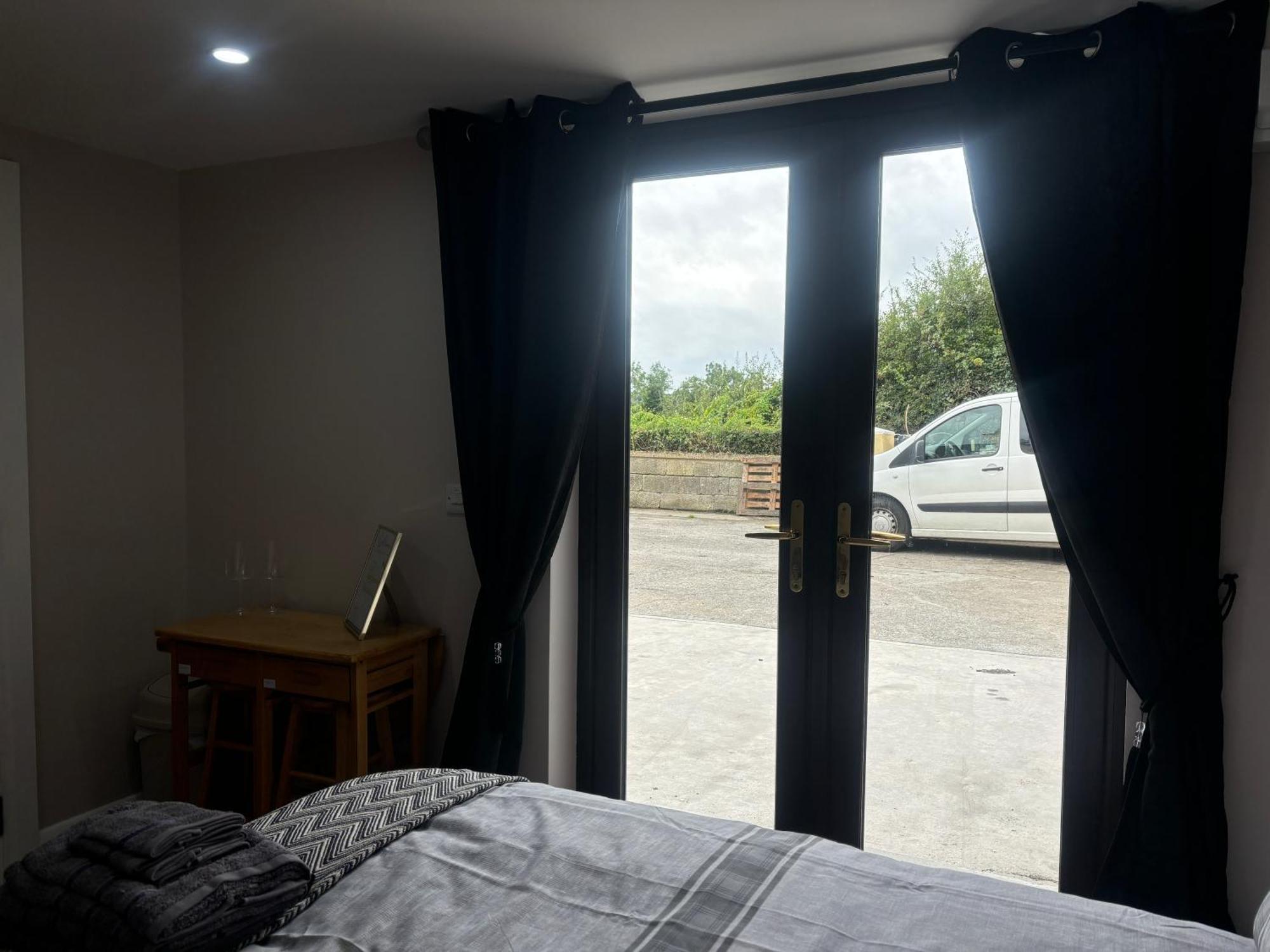 Private Detached Small Bedroom And Bathroom Only- This Is Not An Apartment Butlersbridge Εξωτερικό φωτογραφία