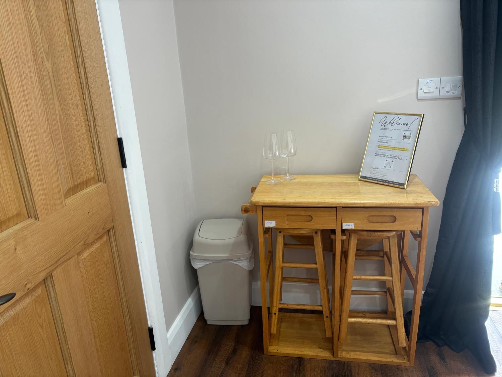 Private Detached Small Bedroom And Bathroom Only- This Is Not An Apartment Butlersbridge Εξωτερικό φωτογραφία
