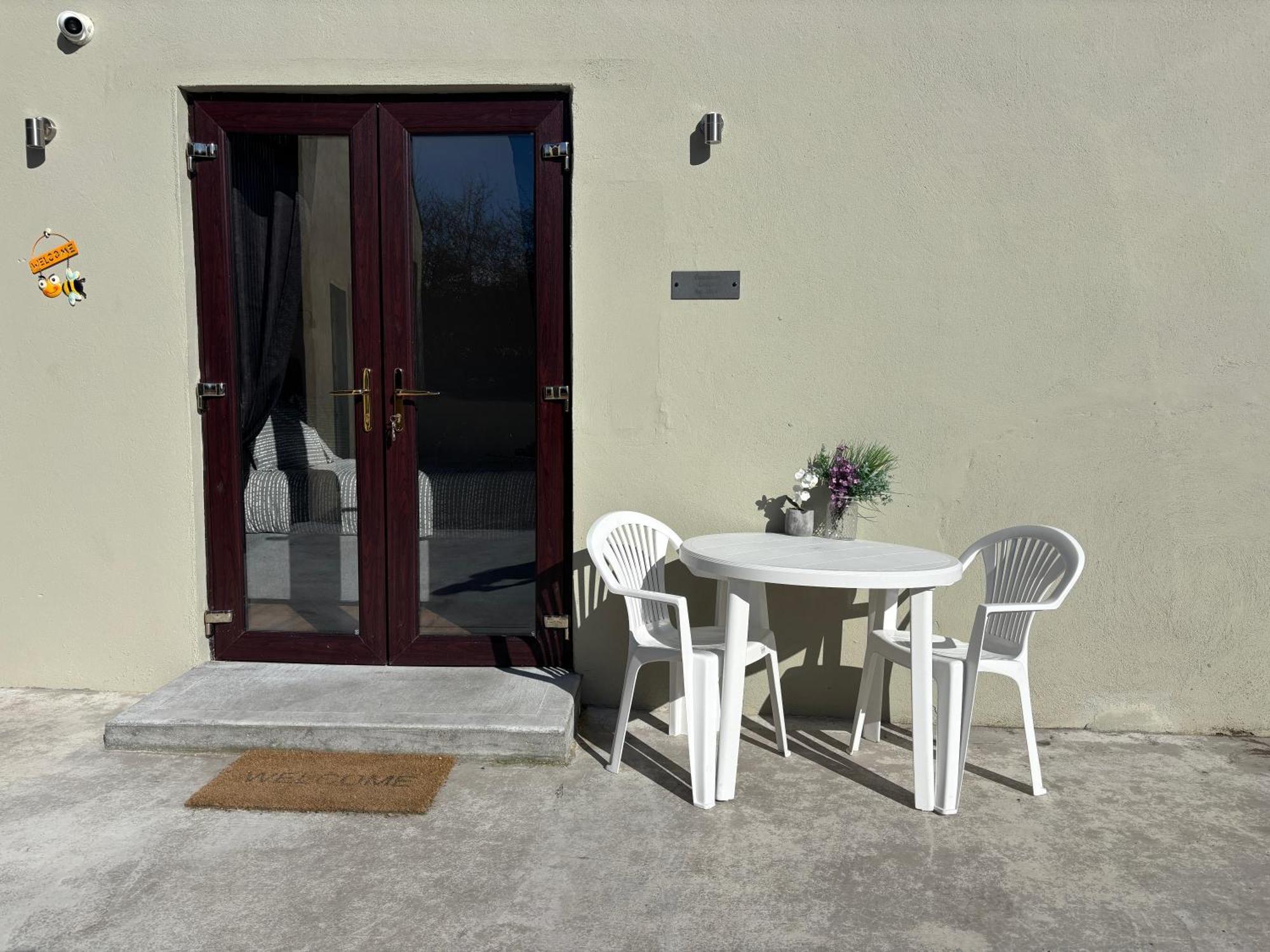 Private Detached Small Bedroom And Bathroom Only- This Is Not An Apartment Butlersbridge Εξωτερικό φωτογραφία